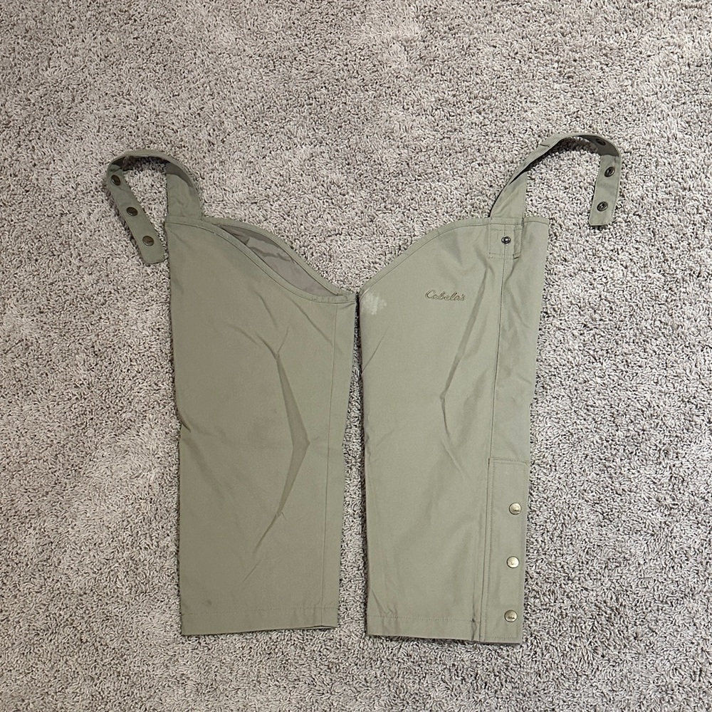 Cabela's Olive kids all weather chaps sz Sm